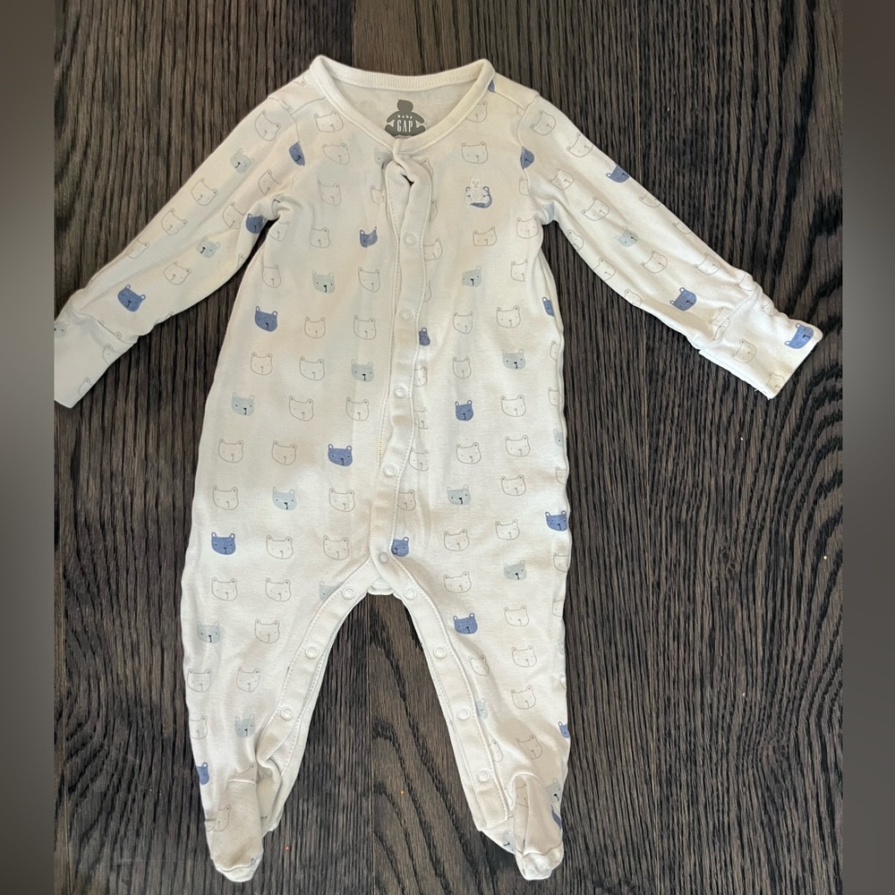 Gap 0-3 Months Footed Pajamas